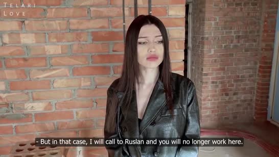 Русская бабенка отрабатывает вину натурой
