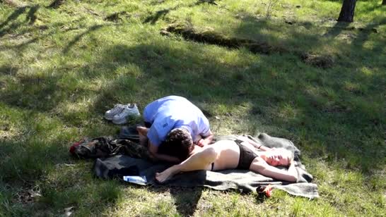 Пара решила замутить на природе секс пикник 2